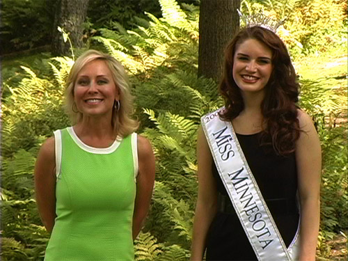 Carla-and-Brooke-in-woods