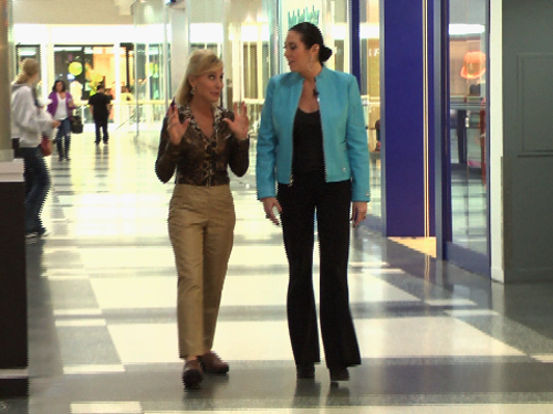Walking_in_Mall